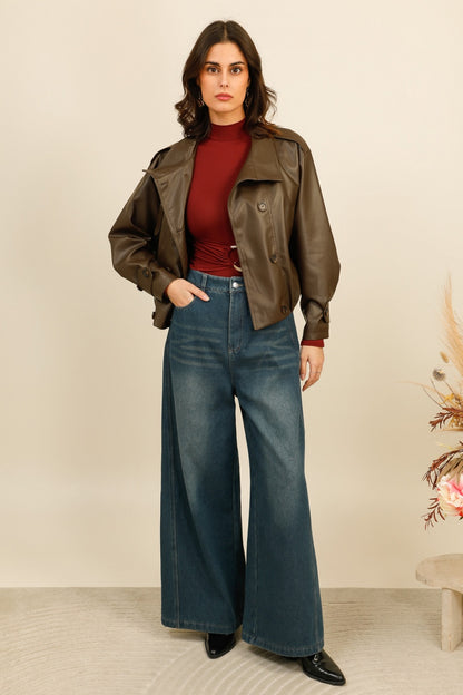 SIENNA – Veste courte en similicuir structuré à épaules marquées