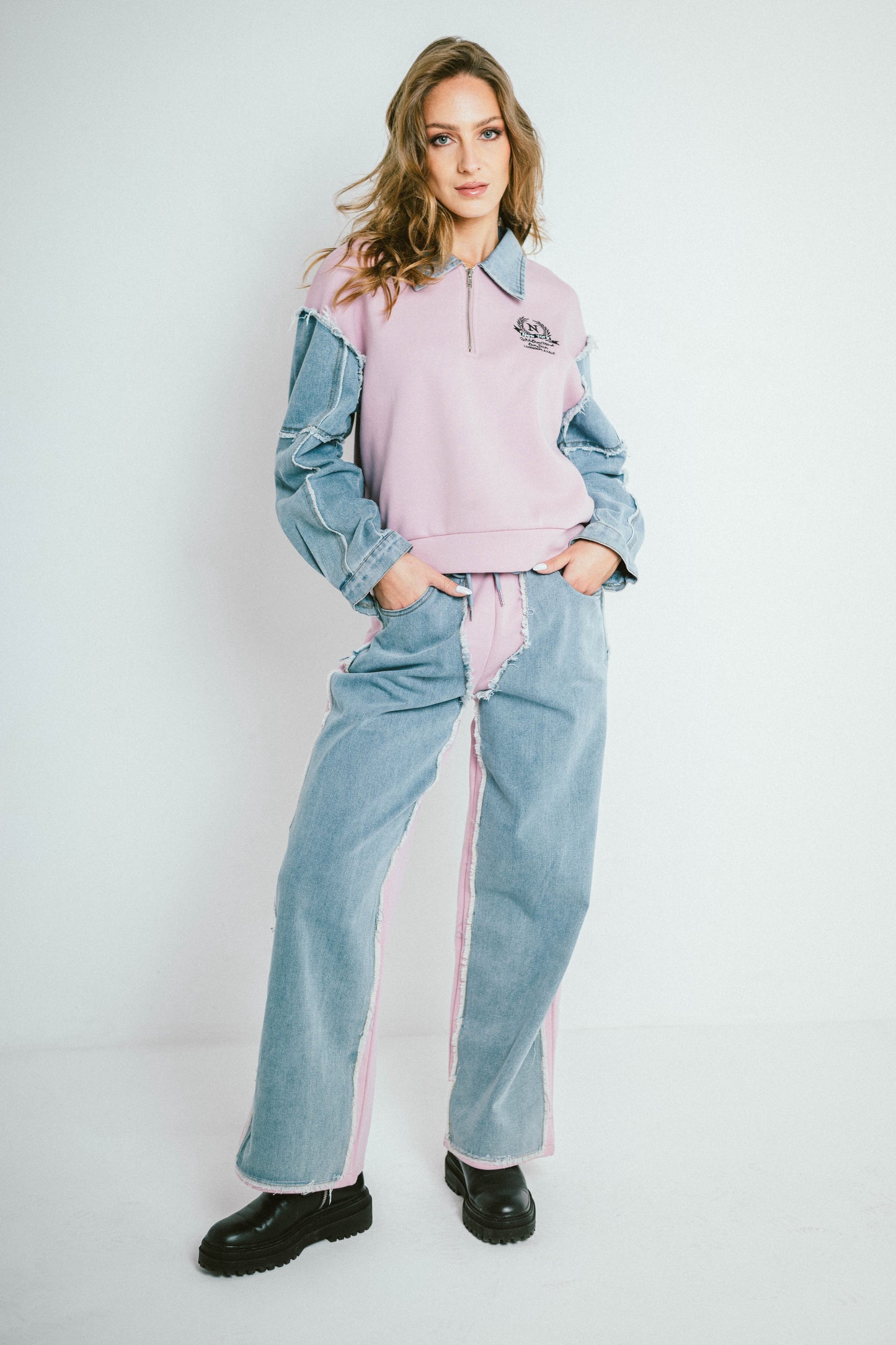 DENVER – Sweat bi-matière à col zippé et pantalon denim contrasté