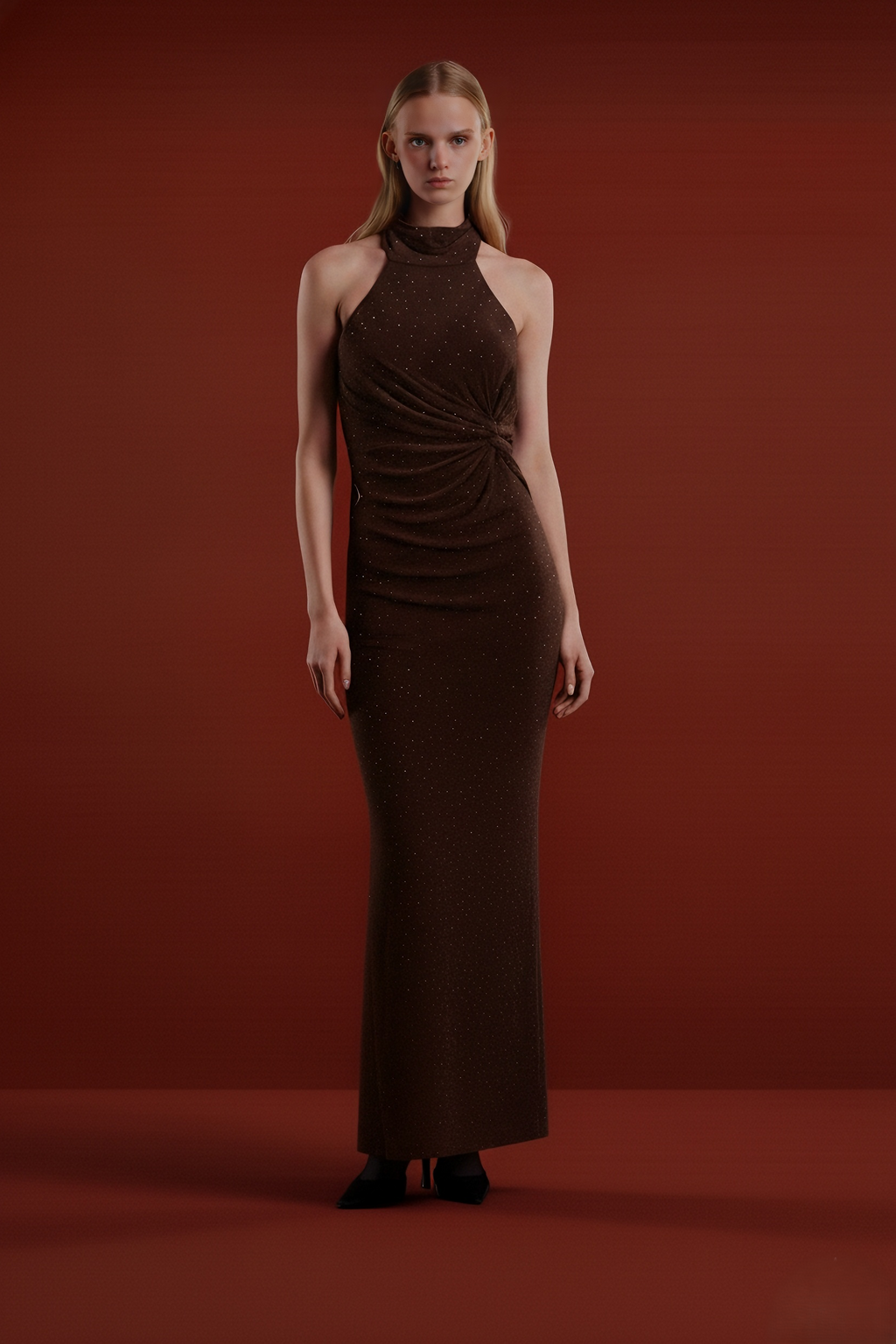 MELROSE – Robe longue dos-nu scintillante à col noué