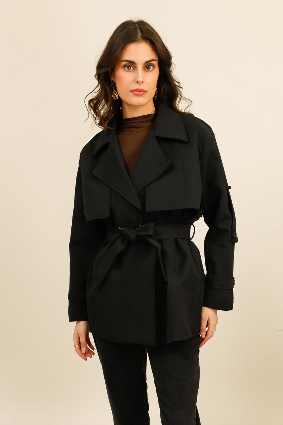LYRA – Veste ceinturée à coupe structurée esprit trench