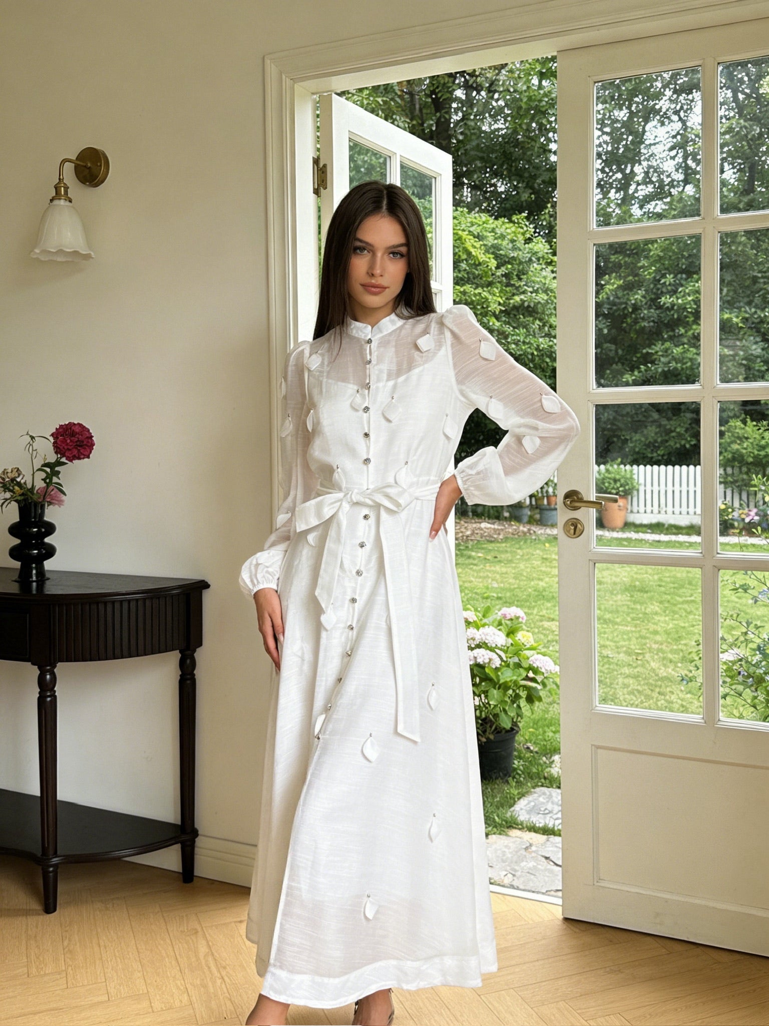 BLOOM – Robe Longue Fluide Ornée de Feuilles Appliquées