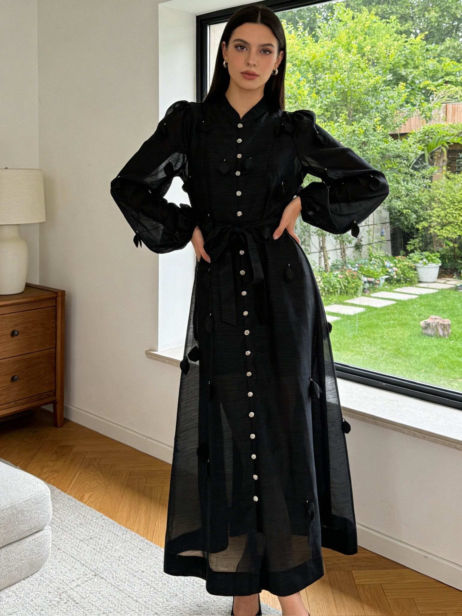 BLOOM – Robe Longue Fluide Ornée de Feuilles Appliquées